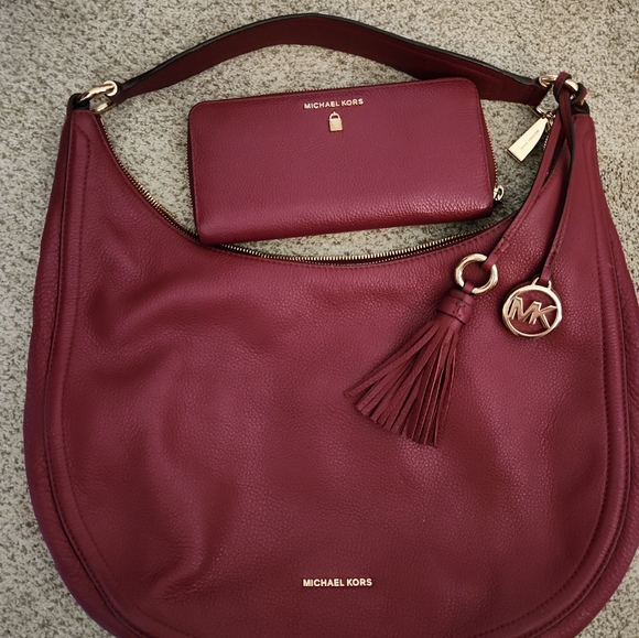 MICHAEL Michael Kors Lydia Large Hobo Bag & Matching Wallet in Mulberry - Picture 1 of 4